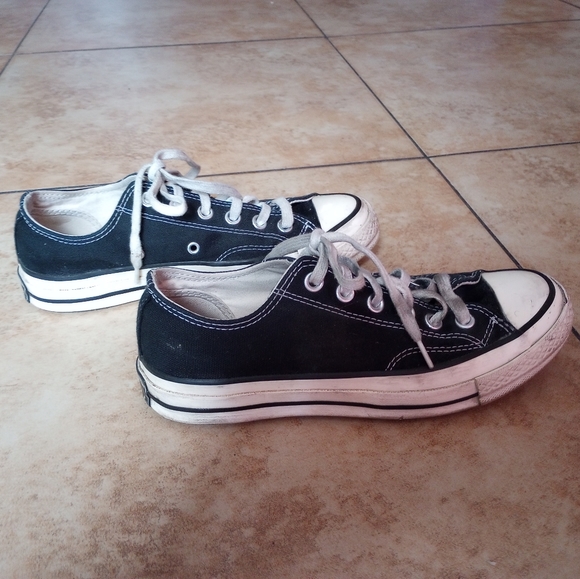 Converse Shoes - $4 SALE! Converse Black Low Top Sneakers